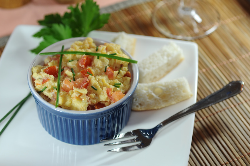 Brouillade d'oeufs au Fromage de Brebis et piment d'Espelette